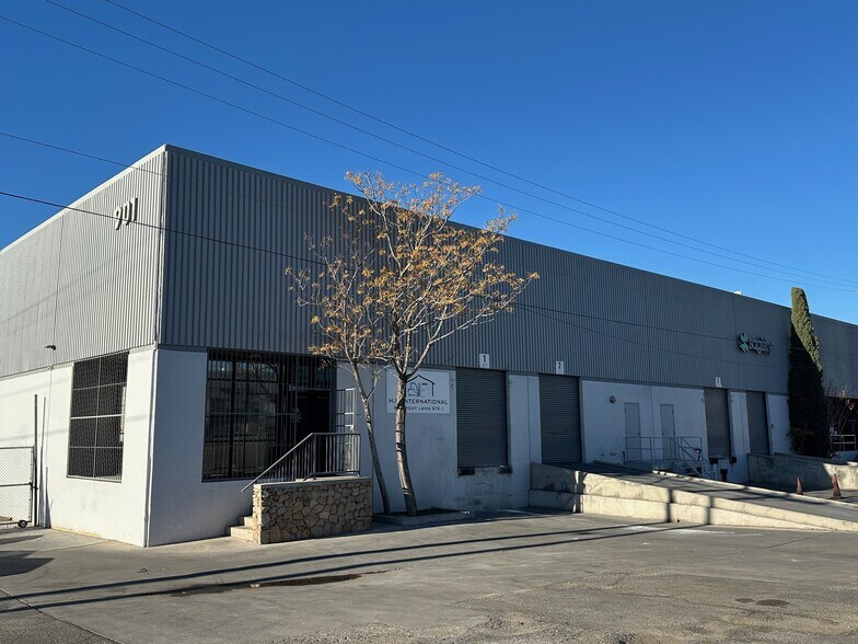 More Photos Of 901 Tony Lama St, El Paso Warehouse For Lease