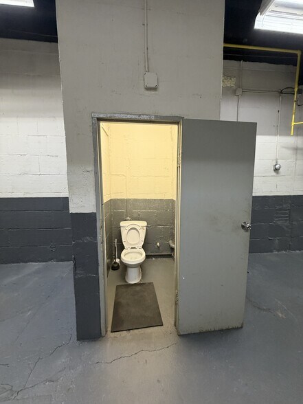 More Photos Of 746-752 E 133rd St, Bronx Warehouse For Lease