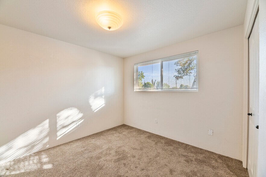 More Photos Of 437 Ash St, Central Point Apartments For Sale