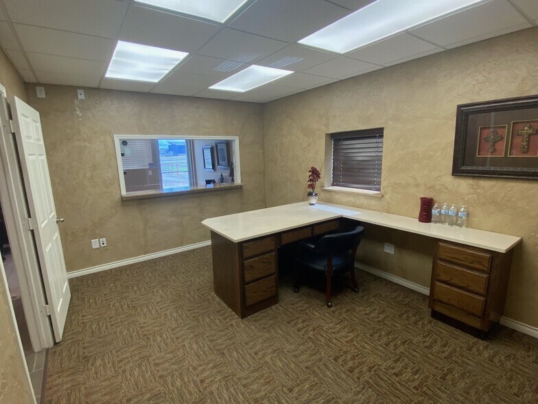 More Photos Of 5809 N State Highway 6, Waco Warehouse For Lease