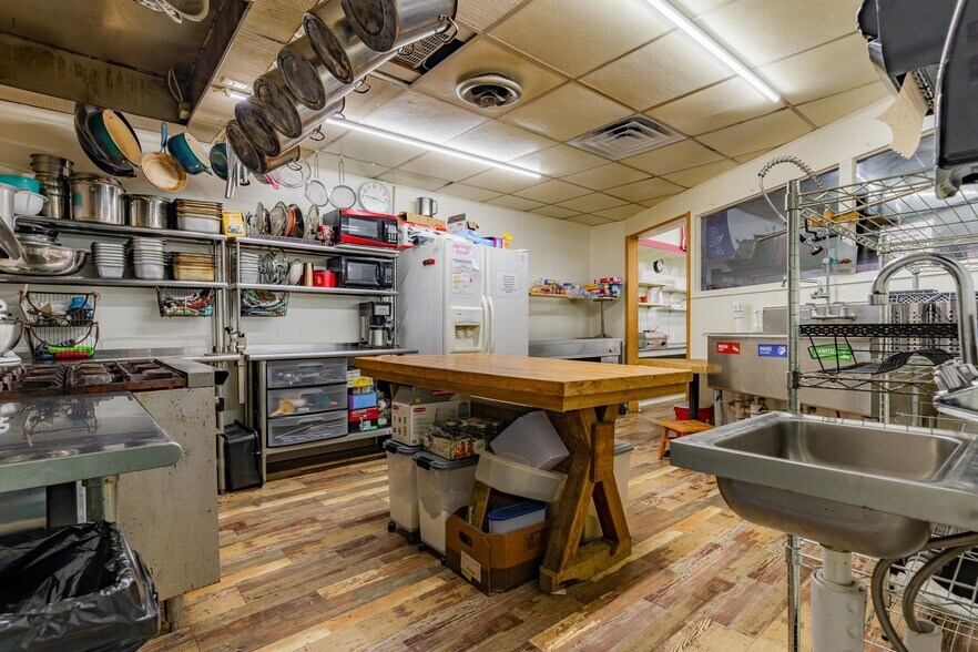 More Photos Of 105 N Main St, Hallettsville Restaurant For Sale