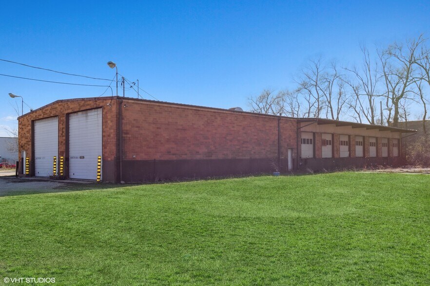 Primary Photo Of 720 Kennon Rd, Rockford Truck Terminal For Sale