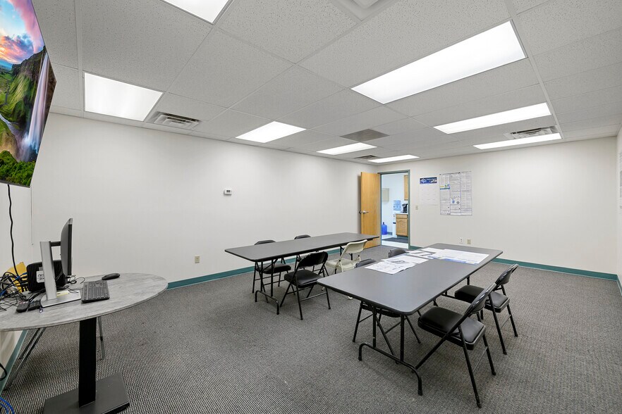 More Photos Of 44-46 Wilkins Peak Dr, Rock Springs Warehouse For Sale