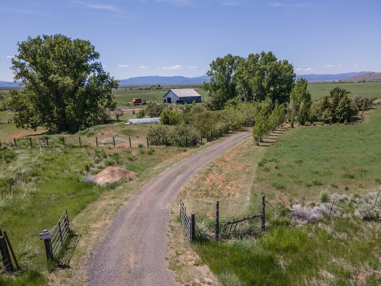 More Photos Of 15682 Highway 395, Lakeview Land For Sale
