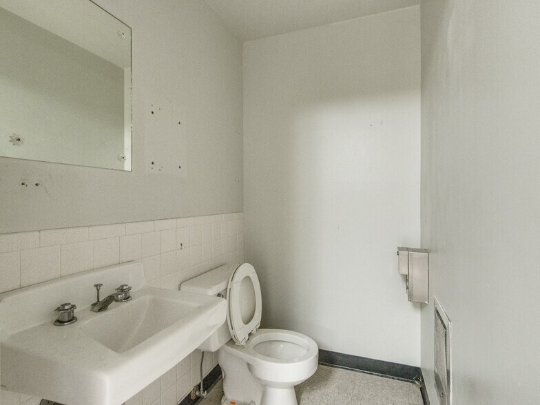 More Photos Of 5835 S Pennsylvania Ave, Oklahoma City Medical For Sale