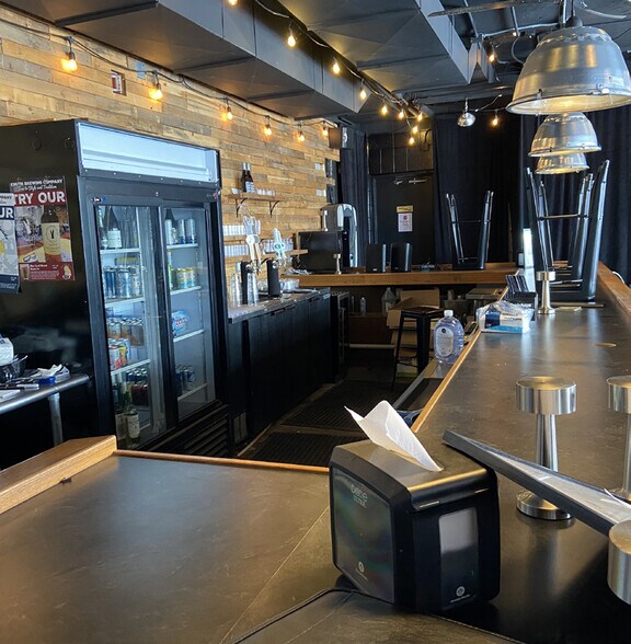 More Photos Of 486 Hill St, Green Lake Office For Sale