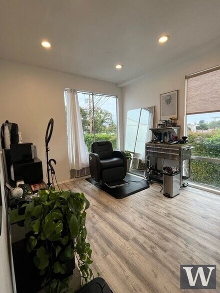 More Photos Of 8170 Beverly Blvd, Los Angeles Office For Lease