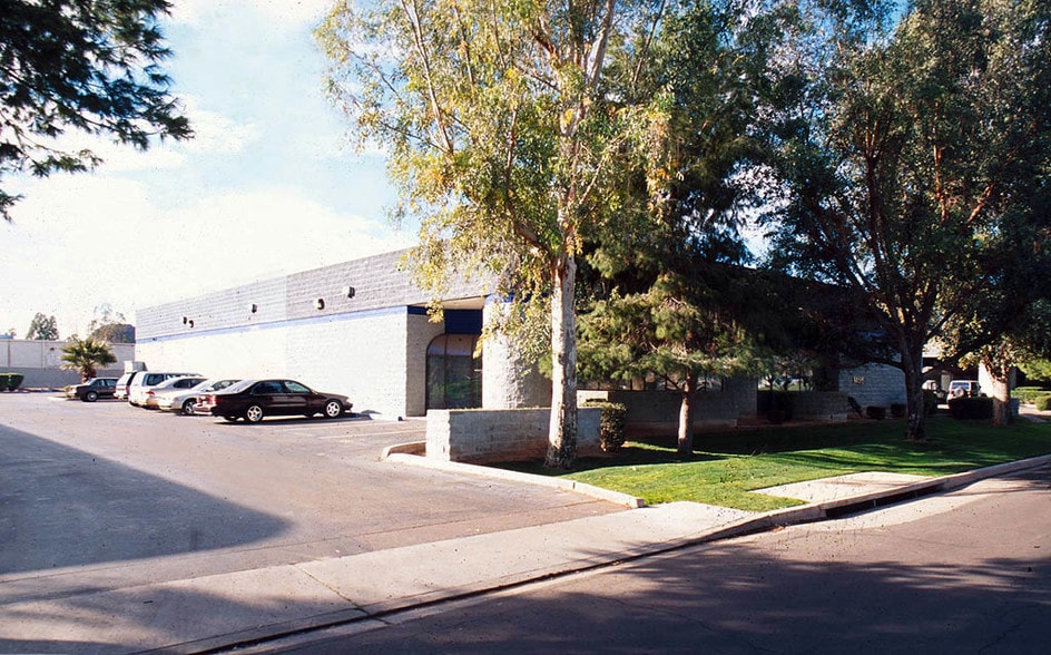 More Photos Of 1445 W 12th Pl, Tempe Light Distribution For Lease