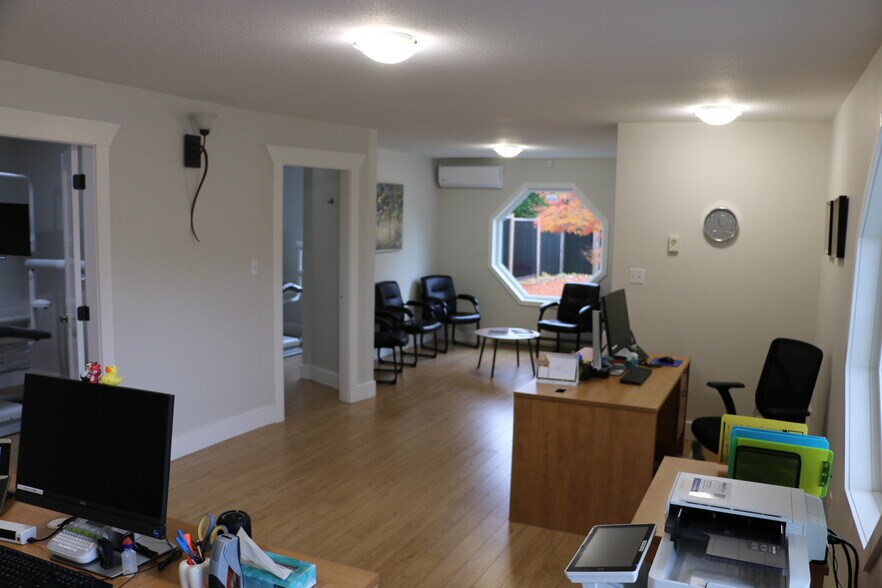 More Photos Of 7184 Lantzville Rd, Lantzville Office For Sale