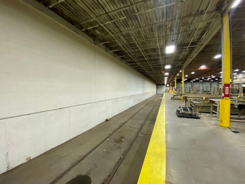 More Photos Of 1900 Foss Park Ave, North Chicago Warehouse For Sale