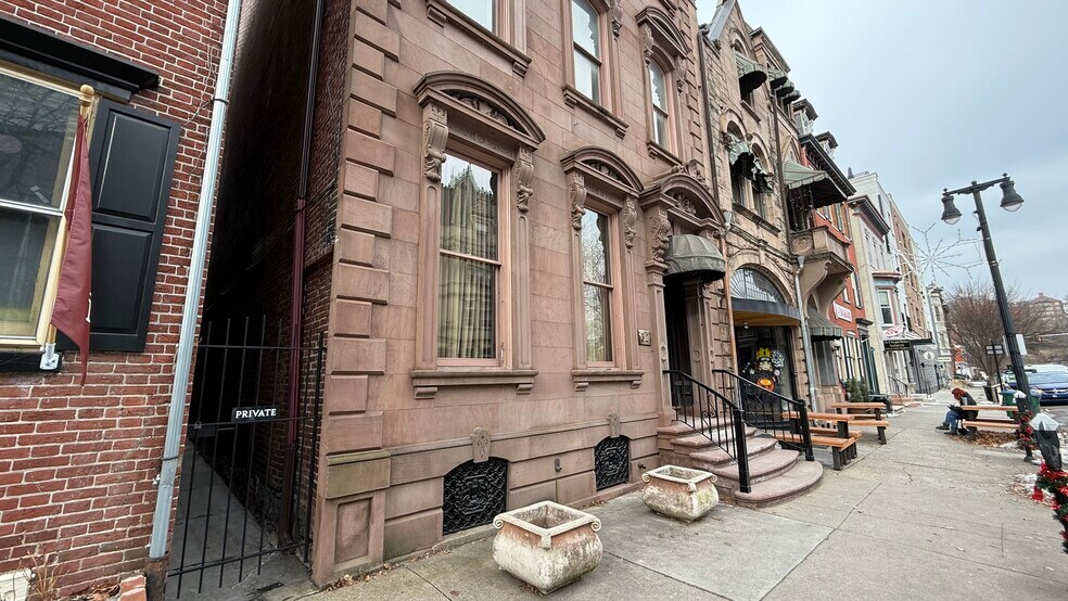 More Photos Of 32 N 3rd St, Easton General Retail For Lease