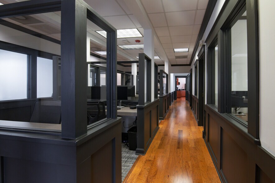 More Photos Of 442 W Kennedy Blvd, Tampa Office For Lease