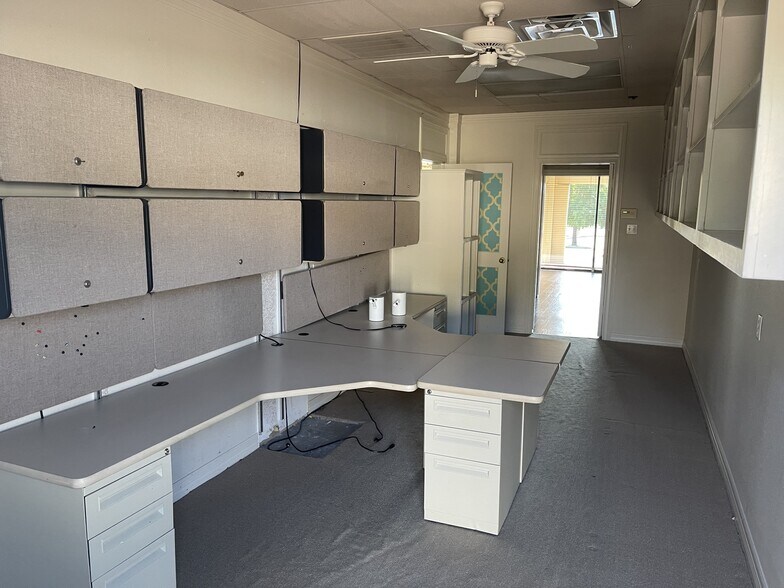 More Photos Of 404 University Dr E, College Station General Retail For Lease