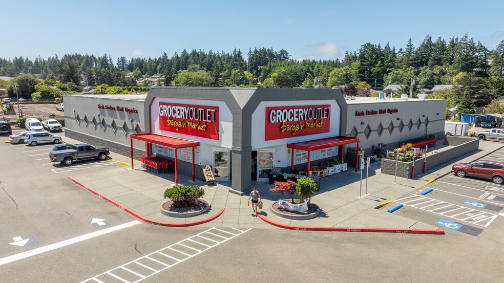 More Photos Of 2040 Broadway St, North Bend Supermarket For Sale
