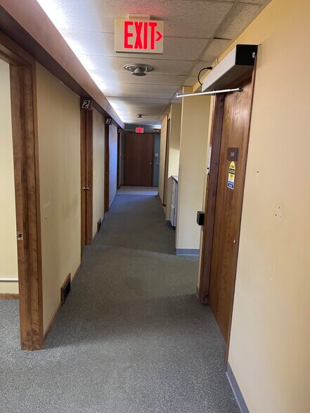 More Photos Of 192 Washington Ave, Alden Office For Sale