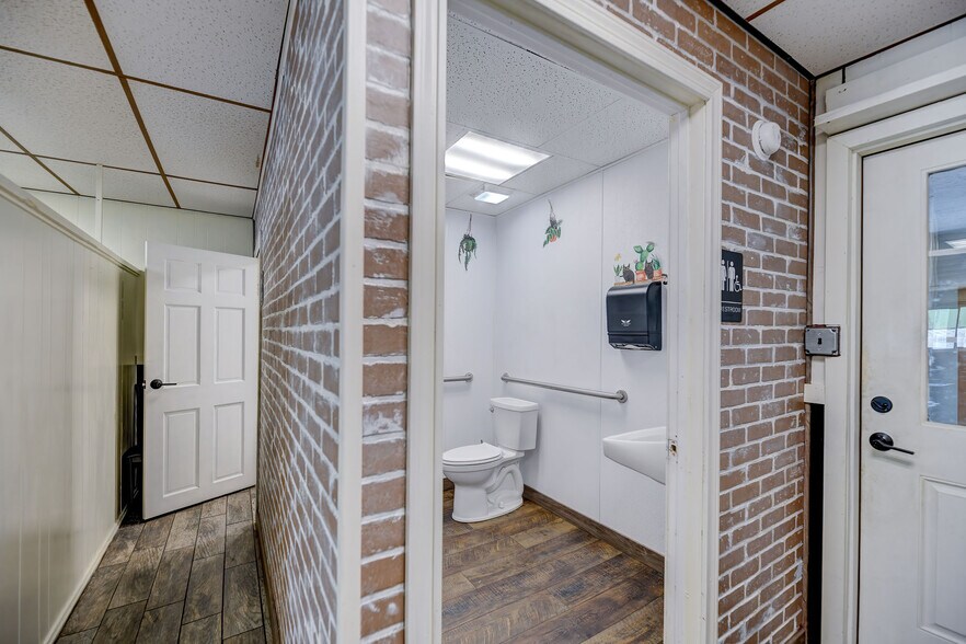 More Photos Of 430 W 3rd St, Nescopeck Restaurant For Sale