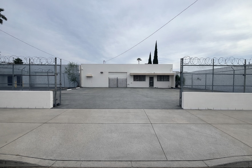Primary Photo Of 16146 Leadwell St, Van Nuys Warehouse For Lease