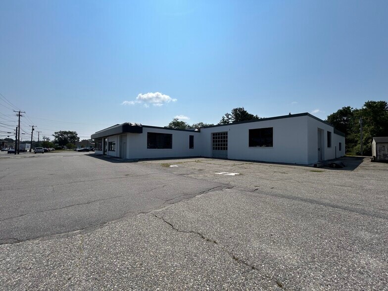 More Photos Of 157 Pleasant St, Brunswick Auto Dealership For Lease