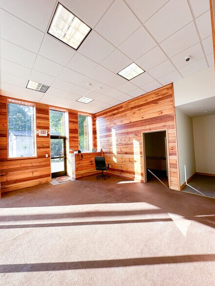 More Photos Of 8100 Ohio River Blvd, Emsworth Office For Lease