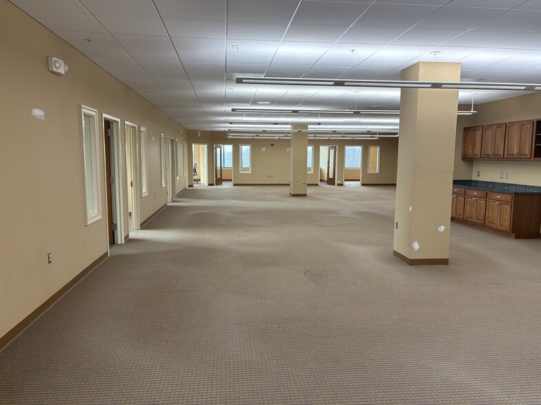 More Photos Of 8100 Sandpiper Cir, Nottingham Medical For Sale