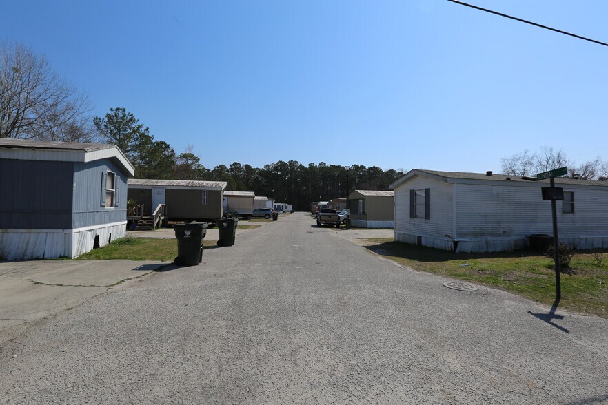 More Photos Of 306 Sundial Ln, Ladson Manufactured Housing Mobile Home Park For Sale