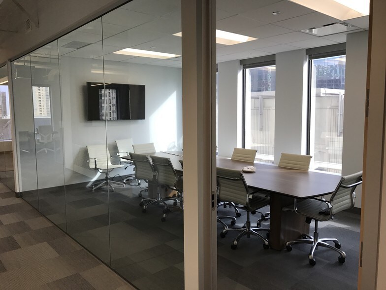 More Photos Of 625 N Michigan Ave, Chicago Office For Lease