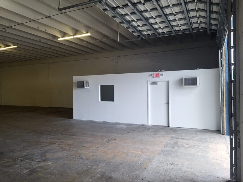 More Photos Of 8300-8376 NW 74th Ave, Medley Warehouse For Lease
