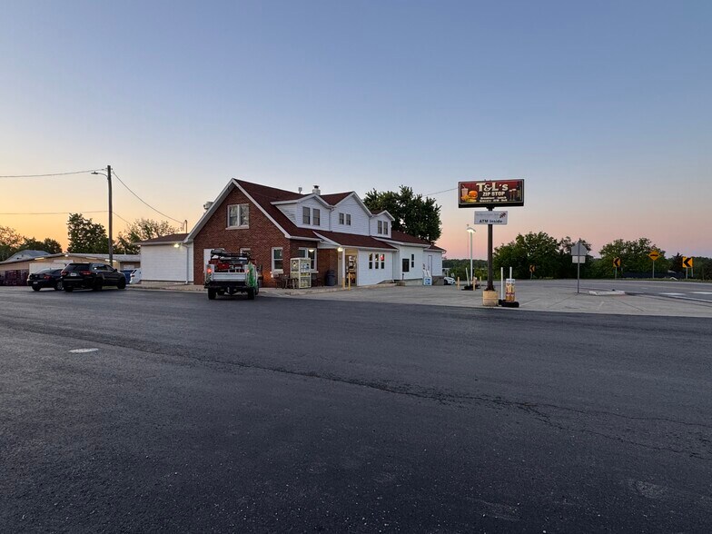 More Photos Of 201 S Highway 63, Freeburg Convenience Store For Sale