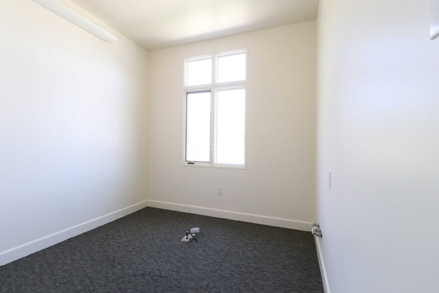 More Photos Of 1005 S 76th Ave, Omaha Medical For Lease