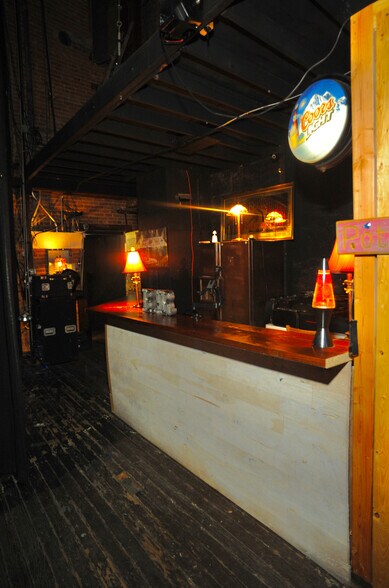 More Photos Of 424 W Main St, Denison Storefront Retail Office For Sale