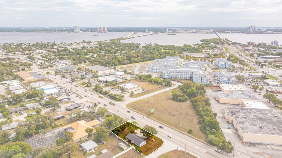 More Photos Of 164 Pondella Rd, North Fort Myers Office For Sale