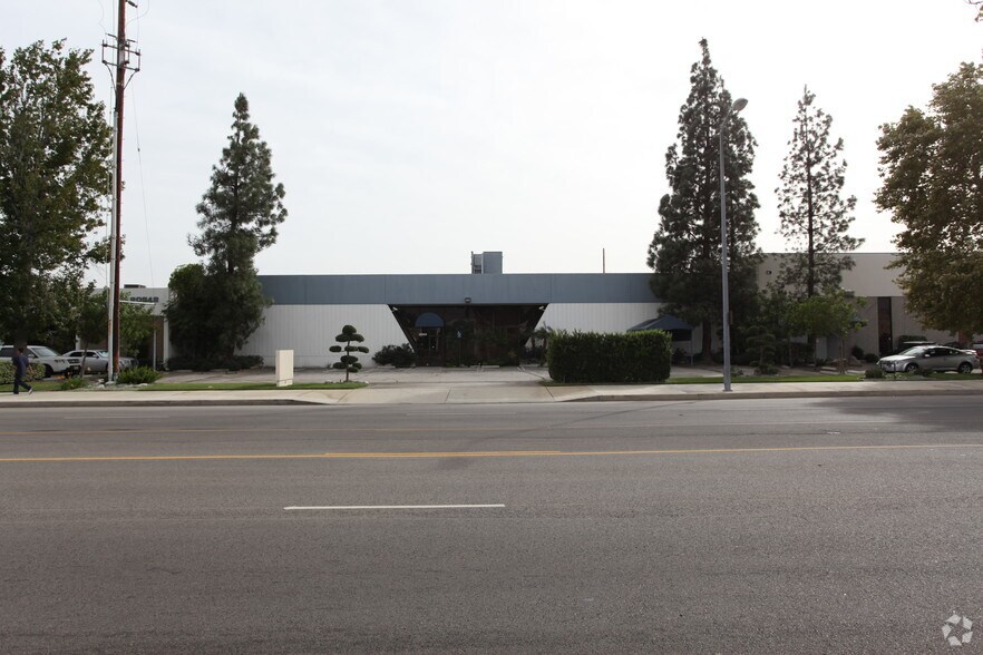 Primary Photo Of 20554 Plummer St, Chatsworth Manufacturing For Lease