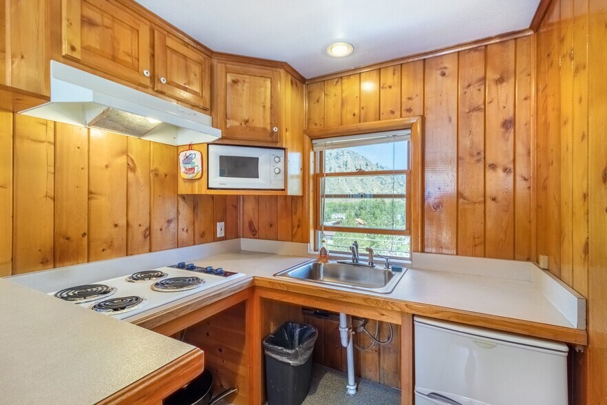 More Photos Of 221 Byers Ave, Hot Sulphur Springs Hotel For Sale