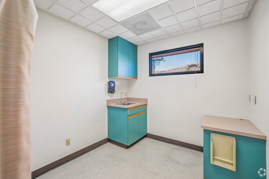 More Photos Of 3111 Professional Dr, Auburn Medical For Sale