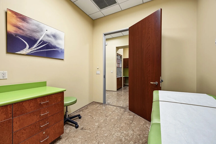 More Photos Of 20045 N 19th Ave, Phoenix Medical For Sale