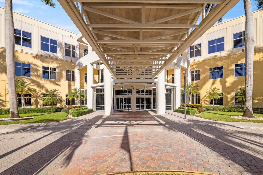 More Photos Of 901 Peninsula Corporate Cir, Boca Raton Office For Lease