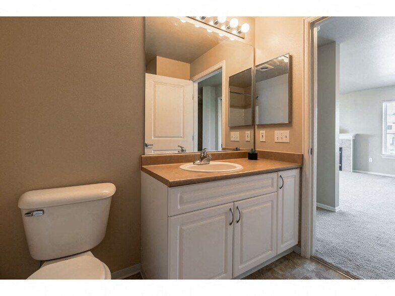 More Photos Of 315 1st Ave W, Seattle Apartments For Lease