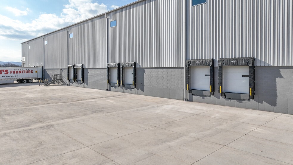 More Photos Of 137-147 Commonwealth Dr, Jenkins Distribution For Lease