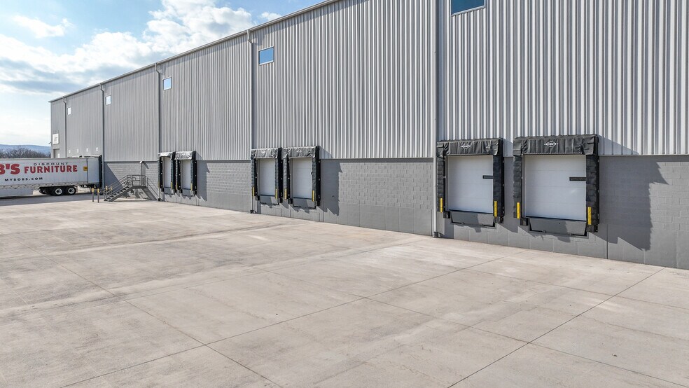 More Photos Of 137-147 Commonwealth Dr, Jenkins Distribution For Lease
