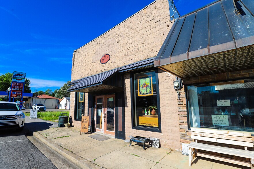 More Photos Of 210 Main St, Hazel Storefront For Sale