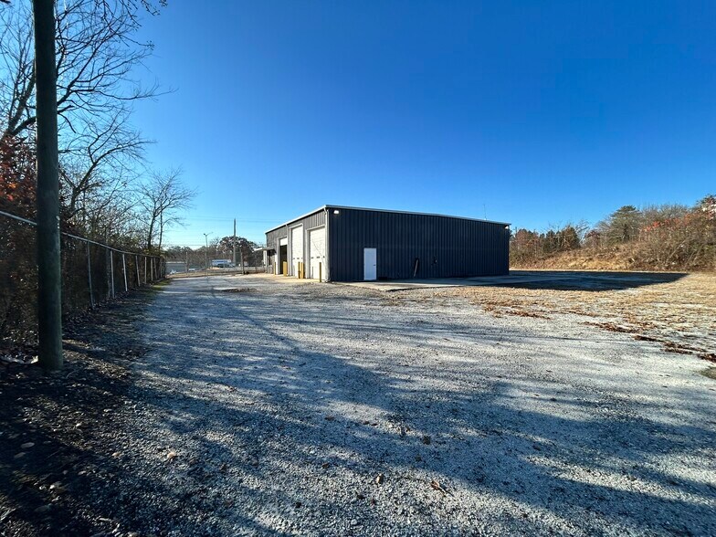 More Photos Of 314 Cash Memorial Blvd, Forest Park Warehouse For Lease