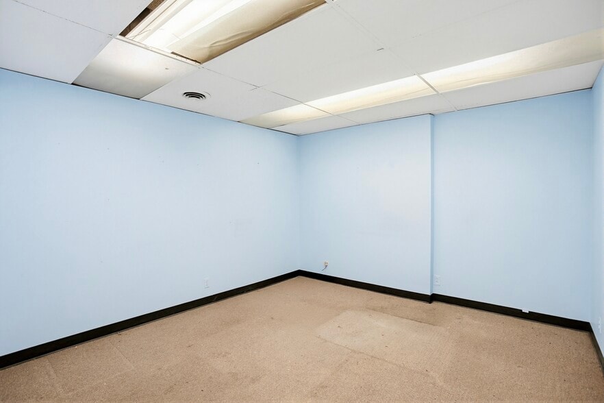 More Photos Of 14 W Saratoga St, Baltimore Office For Sale