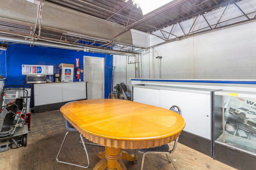 More Photos Of 320 Lake St, Maywood Carwash For Sale