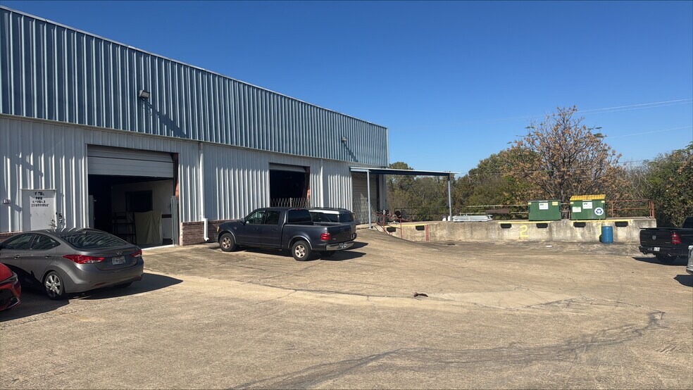 More Photos Of 10606 Bluff Bend Dr, Austin Warehouse For Sale