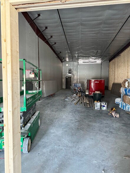 More Photos Of 70 Stonehill Rd, Oswego Warehouse For Lease