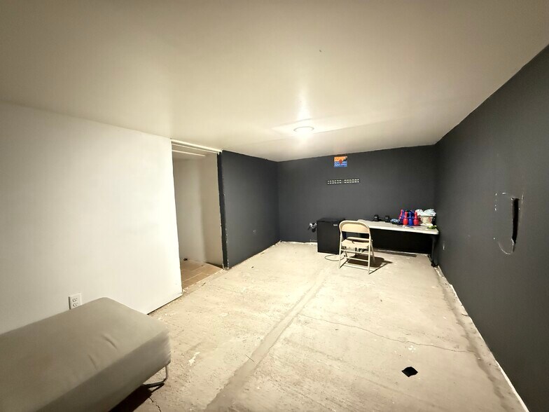 More Photos Of 811 30th St, Union City Storefront Retail Residential For Sale