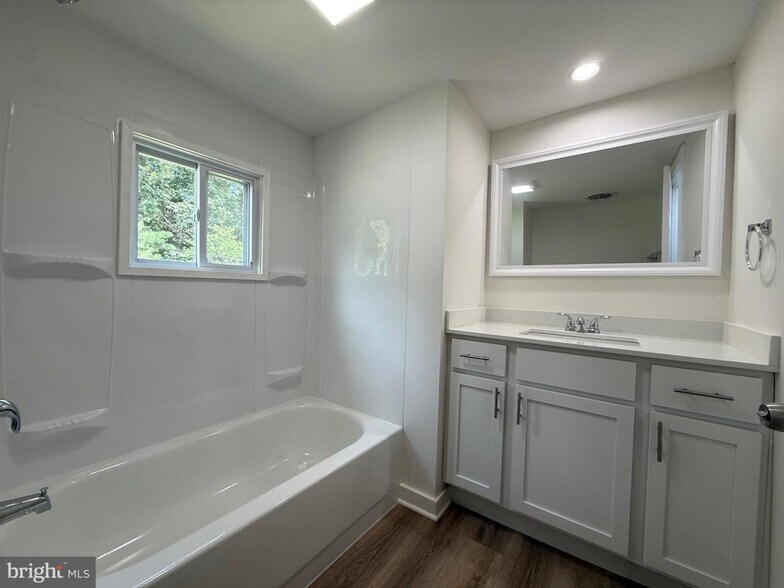 More Photos Of 14679 Coastal Hwy, Milton Office For Lease