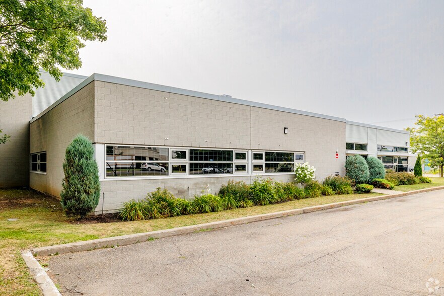 More Photos Of 4500 Ch Bois-Franc, Montréal Warehouse For Sale