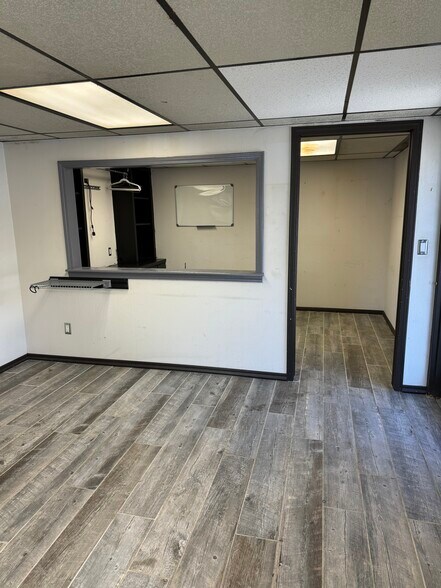 More Photos Of 100 E 1st St, Grove Self Storage For Sale