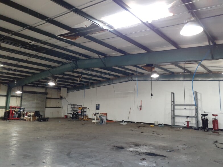 More Photos Of 12340 66th St, Largo Manufacturing For Lease